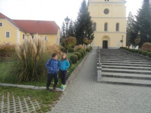 Pred cerkvijo sv. Jerneja v Vojniku